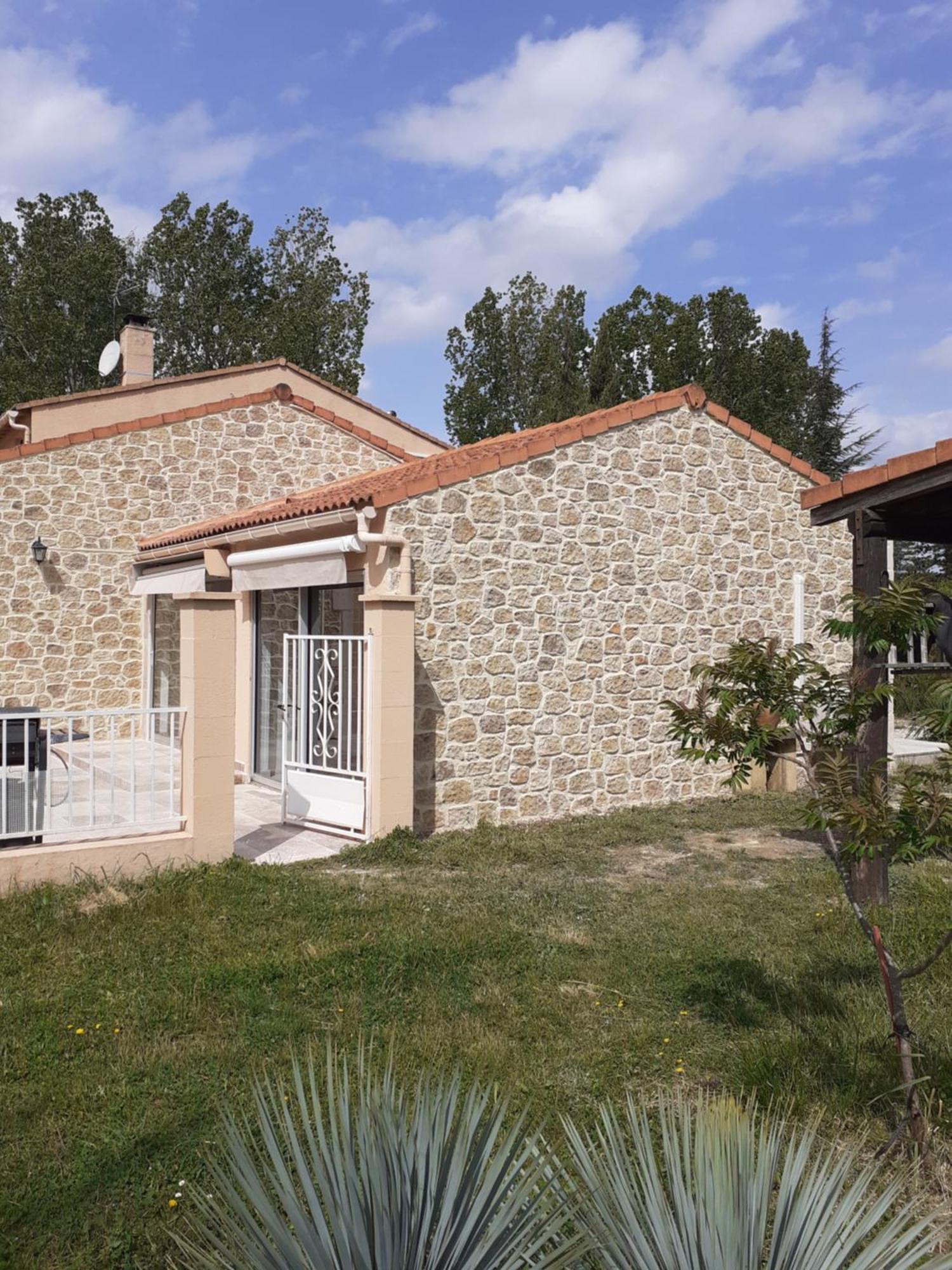 B&B Et Gite D'Ayran Saint-Quentin-la-Poterie Esterno foto